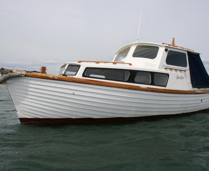 Single engine motor yacht