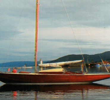 Varnished Classic Day Boat