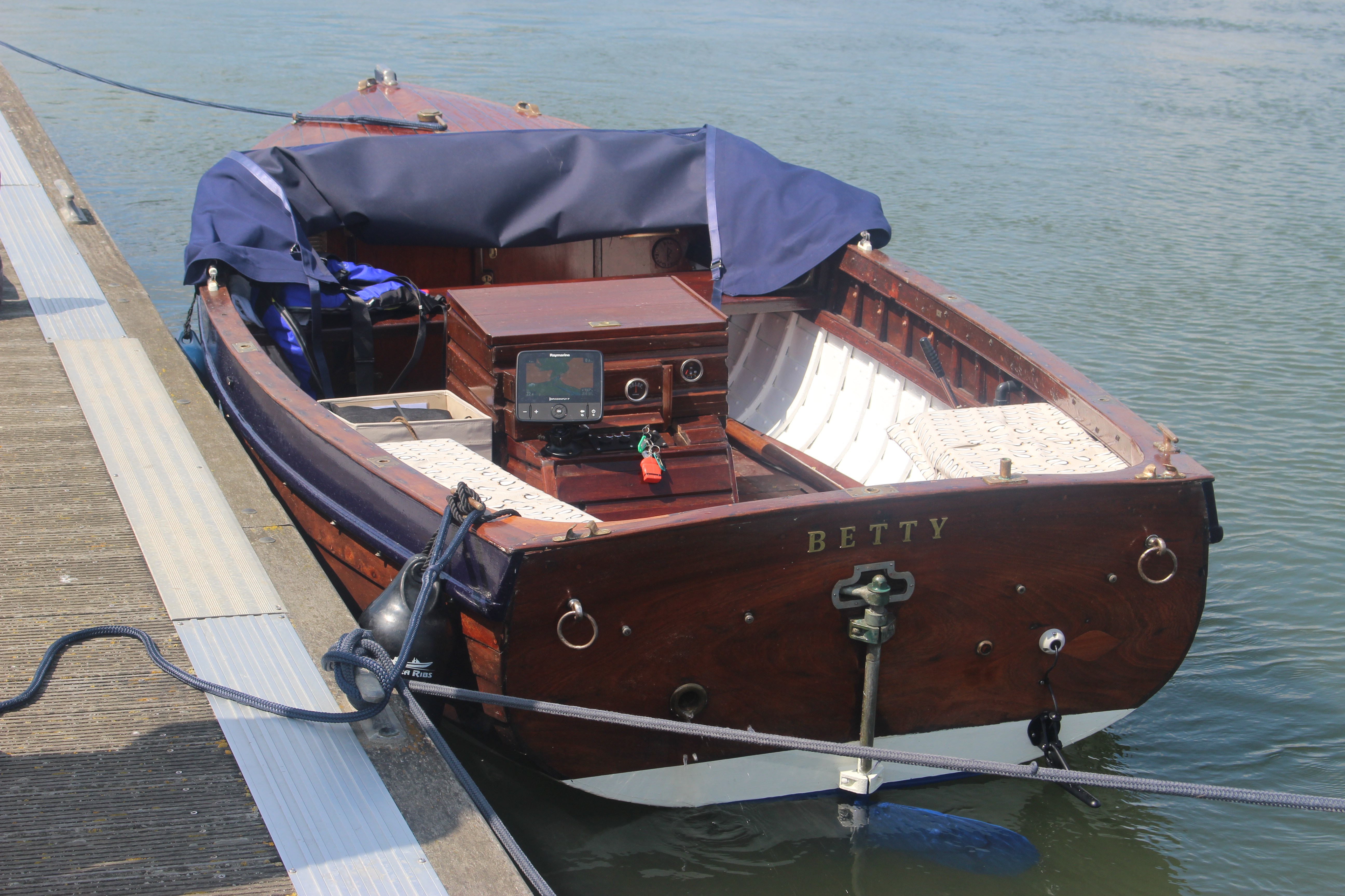 Clinker motor launch wooden day boat with Yanmar diesel 