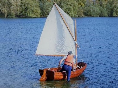 Pram sailing dinghy