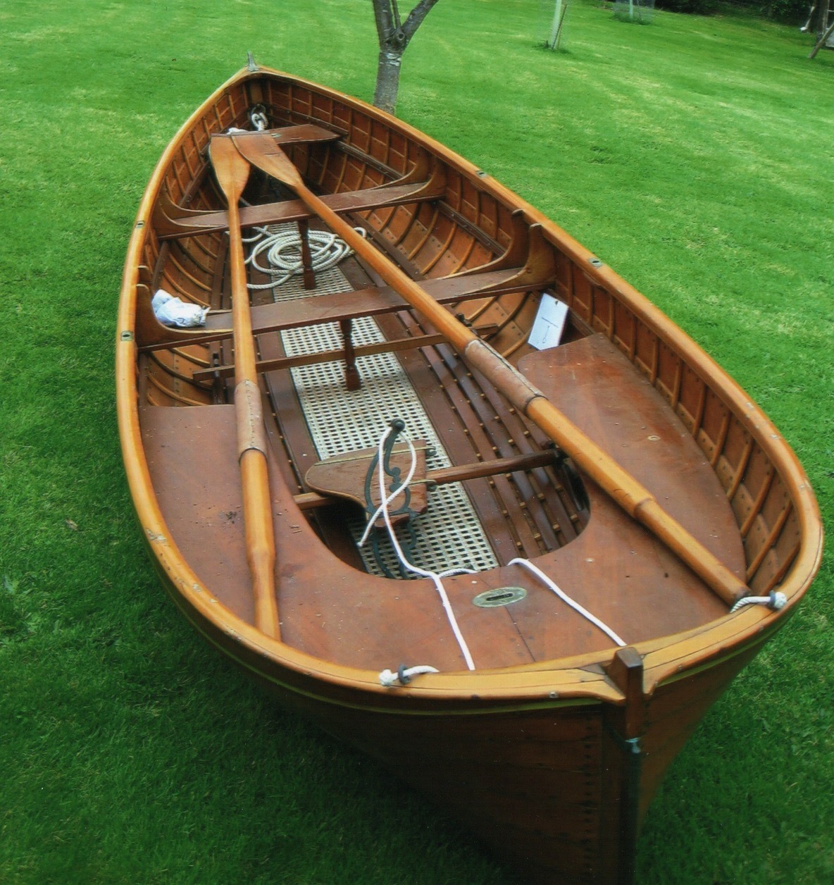 Classic Rowing Tender built in 1910 as a steam yacht tender For Sale
