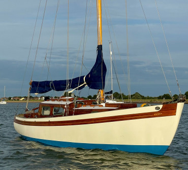 Classic wooden Vertue yacht for sale