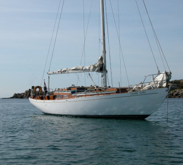 Classic wooden cruiser racer yacht for sale