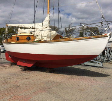 Classic wooden Hillyard yacht for sale